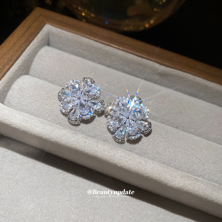 Silver needle cold wind zircon flower earrings, simple and fashionable, suitable for daily commuting, versatile earrings, light luxury and high-end ea