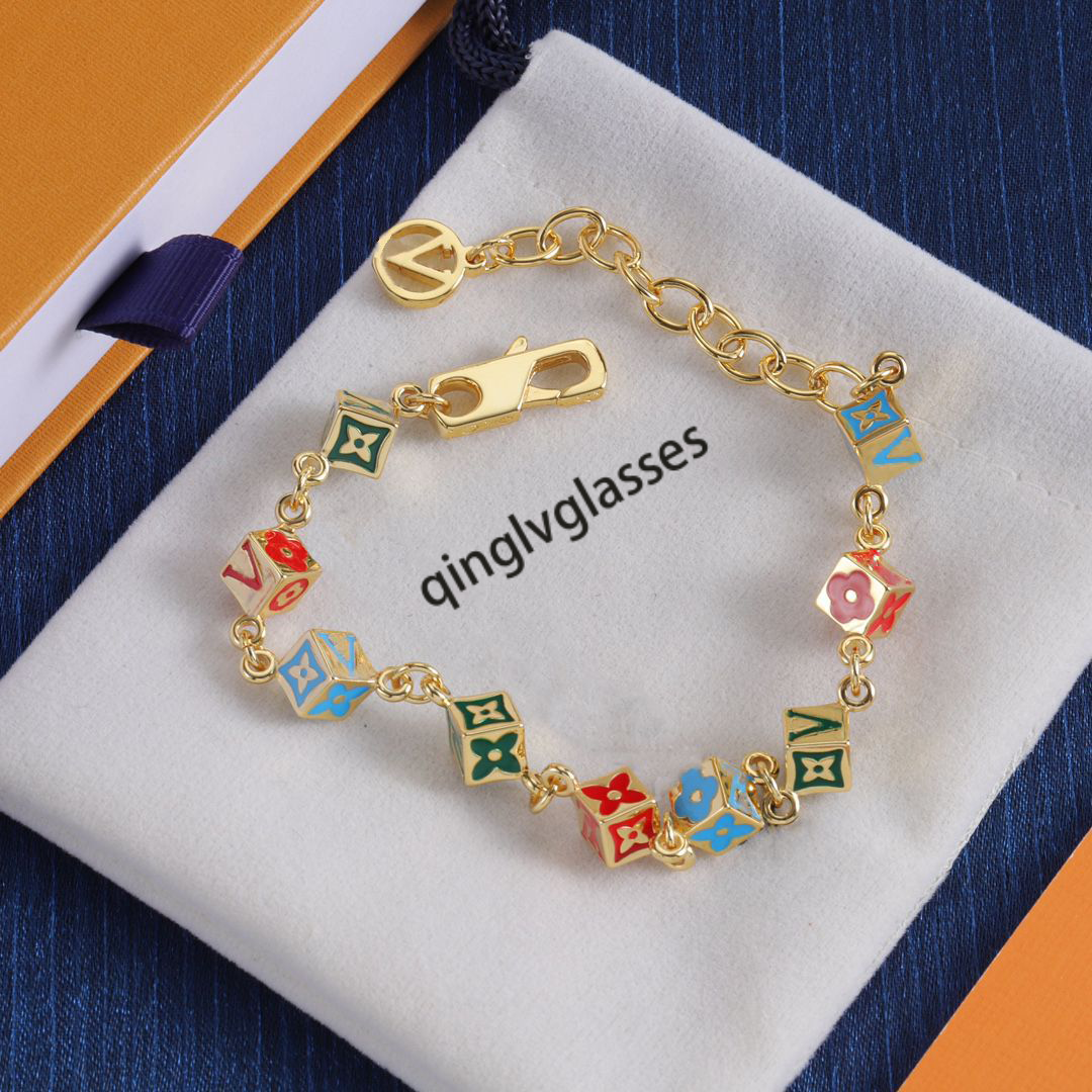 Classic Bracelet Fashion Leaf Charm Bracelet Chain Exquisite Bracelet Women and Girls Wedding Mothers Day Jewelry Women's Gift