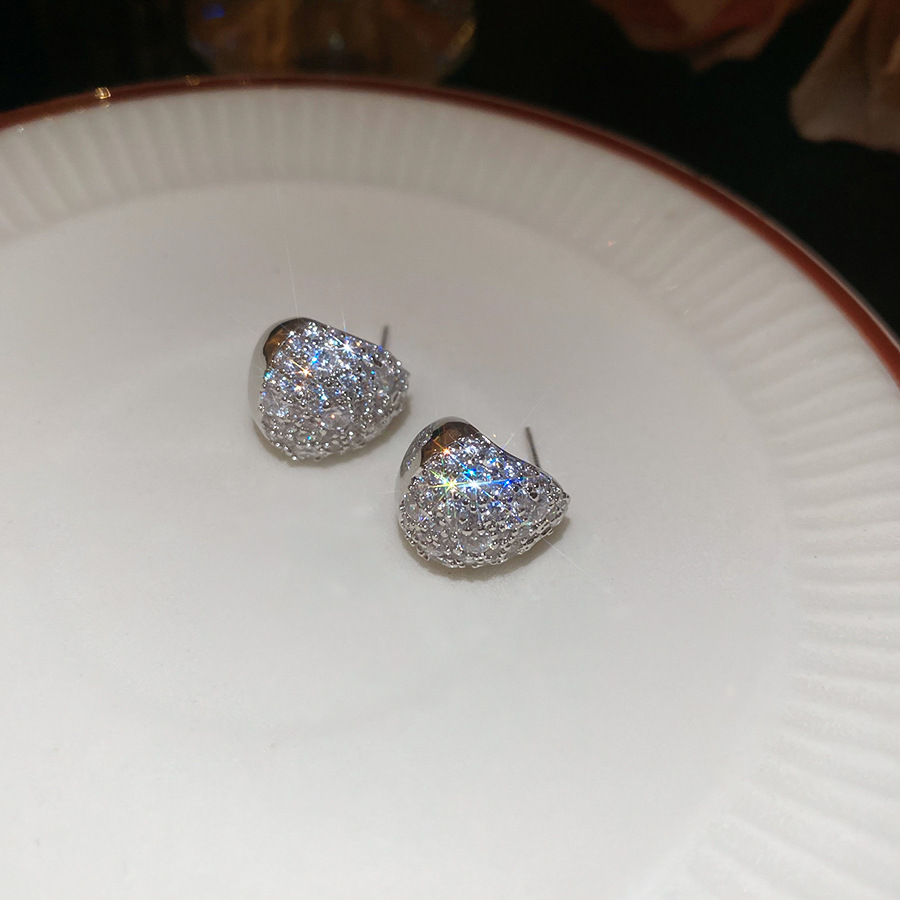 Silver needle zircon water drop bead earrings for women, niche, exquisite, fashionable design, light luxury, high-end feel, earrings