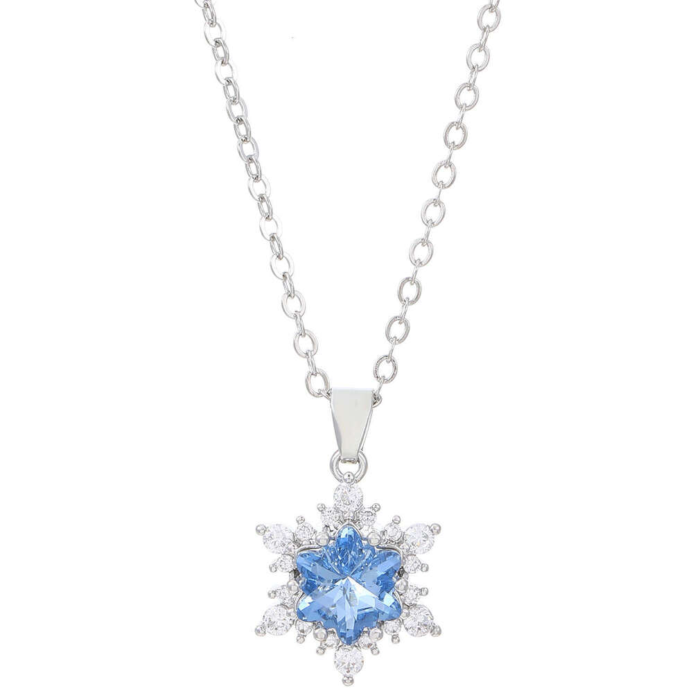 Sparkling Heart Exquisite Christmas Snowflake Ultra-Shiny Micro-Inlaid Necklace for Women Light Luxury Starry Sky Explosive Sparkle High-End Clavicle 