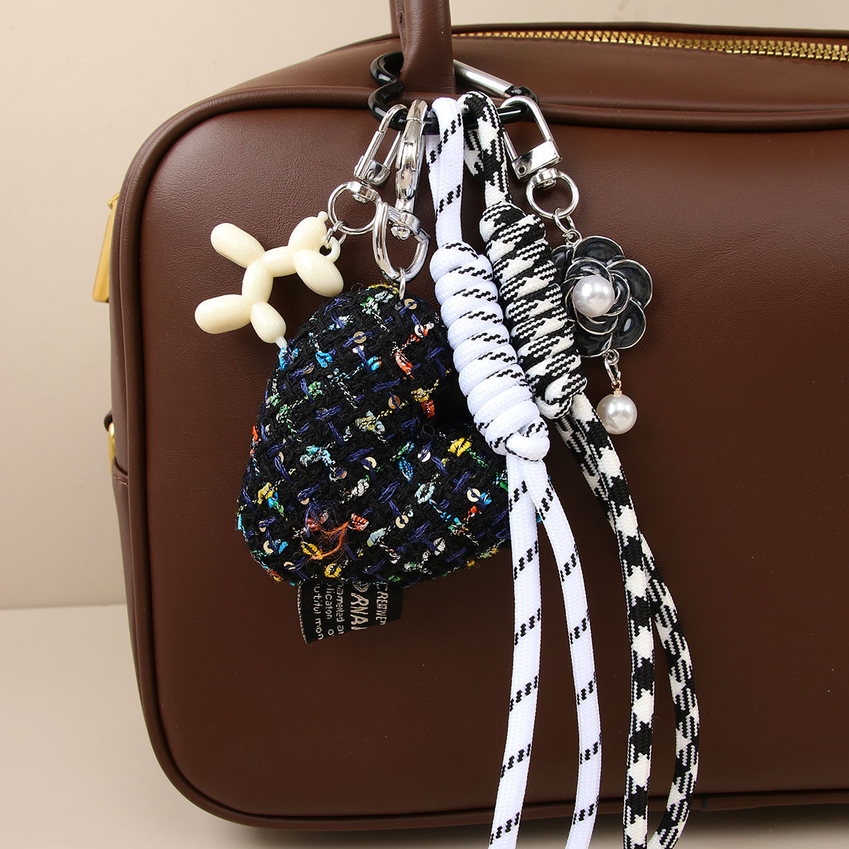New winter bag charm Love Pompom Bag Charm Leather Rocking Horse bunny rabbit Keychain with Leather Bow Bell Braided DIY Tassel Cute Plush Bag Accesso