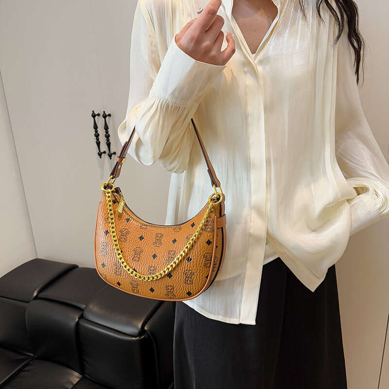 High-End Small for Women 2026 New Fashion Crescent Chain Elegant Versatile Shoulder Crossbody Bag