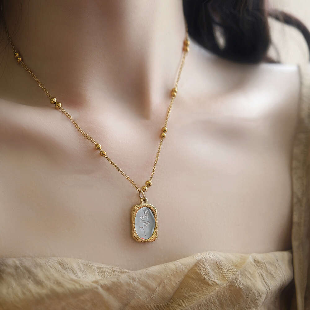 French Light Luxury Embossed Magic Mirror Rose Titanium Steel Necklace for Women Fashion Retro Style Gold and Silver Color-Block Exquisite Collarbone 