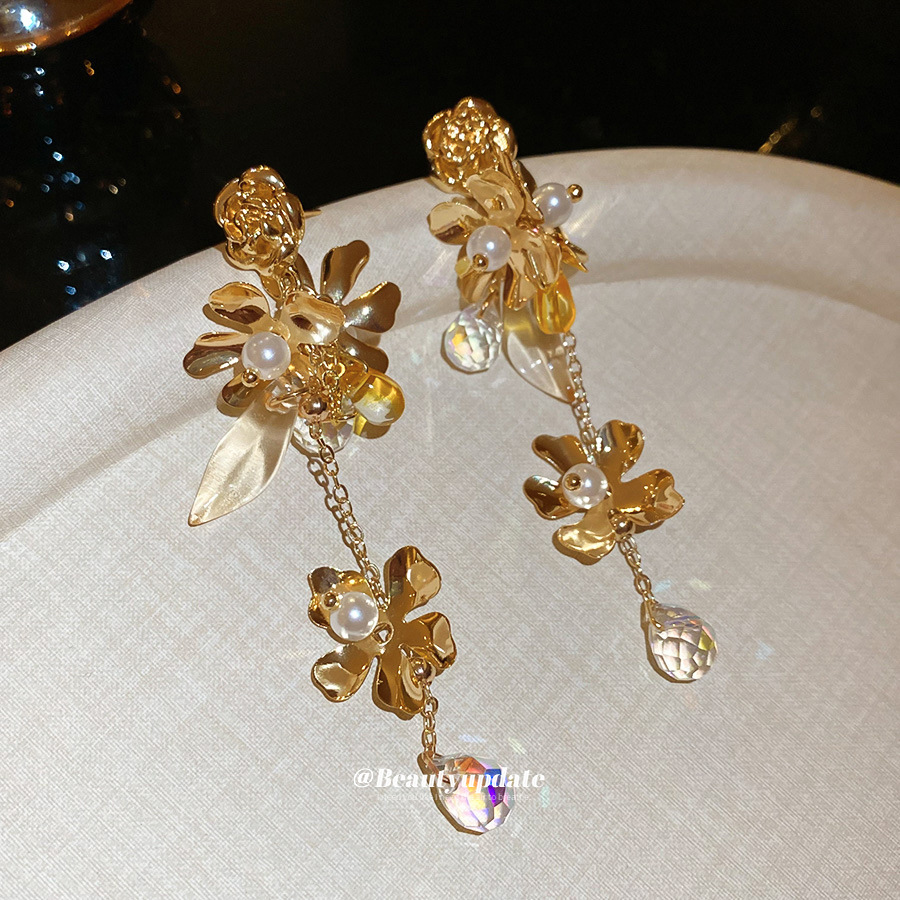 Silver needle golden flower pearl tassel earrings, European and American retro ear studs, light luxury high-end ear jewelry, designer niche style