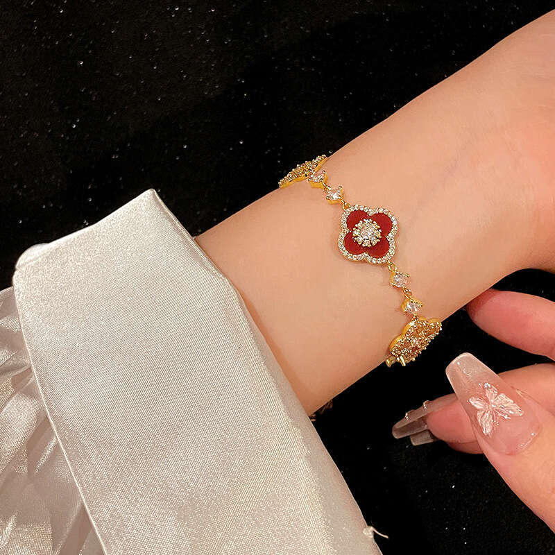 Floral Pattern Bracelet Designer Bracelet Glamorous Metal Accessories