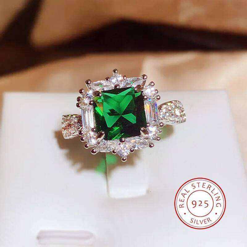 Stylish 925 Silver for Women Beautiful Shiny Green Zircon High Quality Women's Jewelry Party Engagement Ring