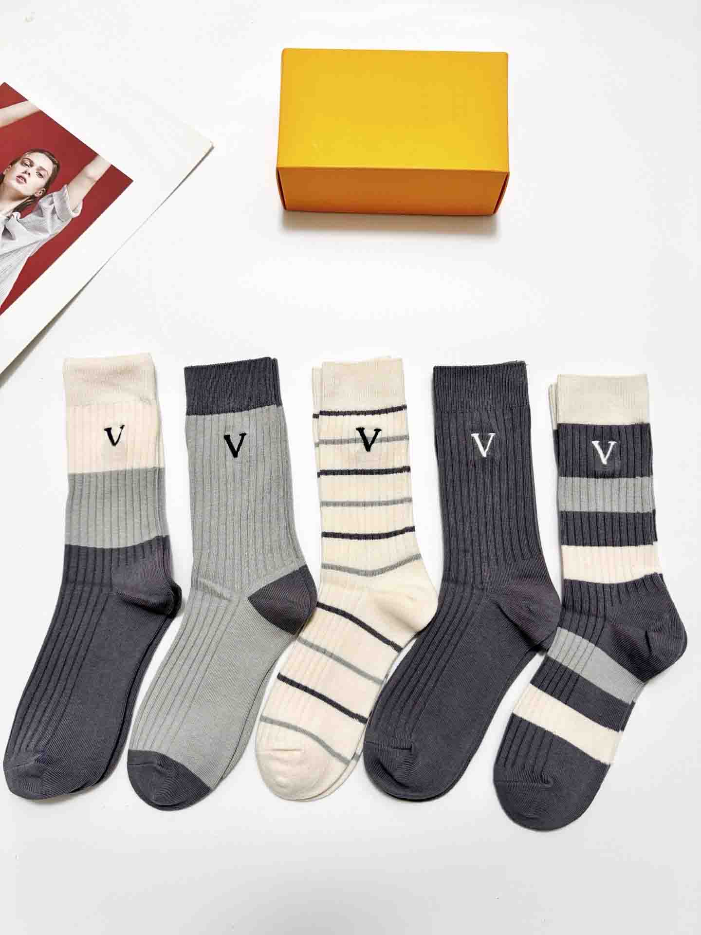 Yoga socks mens and womens running fitness socks Sports socks Breathable color striped socks solid color black, non-slip sports socks designer sock