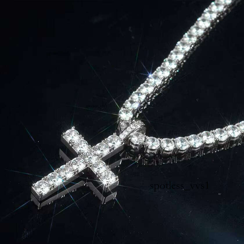 Manufacturer Wholesale Price Custom VVS Silicon Stone Iced 925 Silver 18k Gold Plated Pendant Necklace Cross Jesus Premium Jewelry for Men