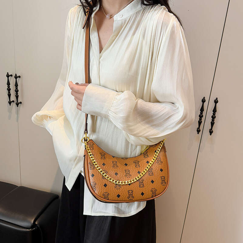High-End Small for Women 2026 New Fashion Crescent Chain Elegant Versatile Shoulder Crossbody Bag