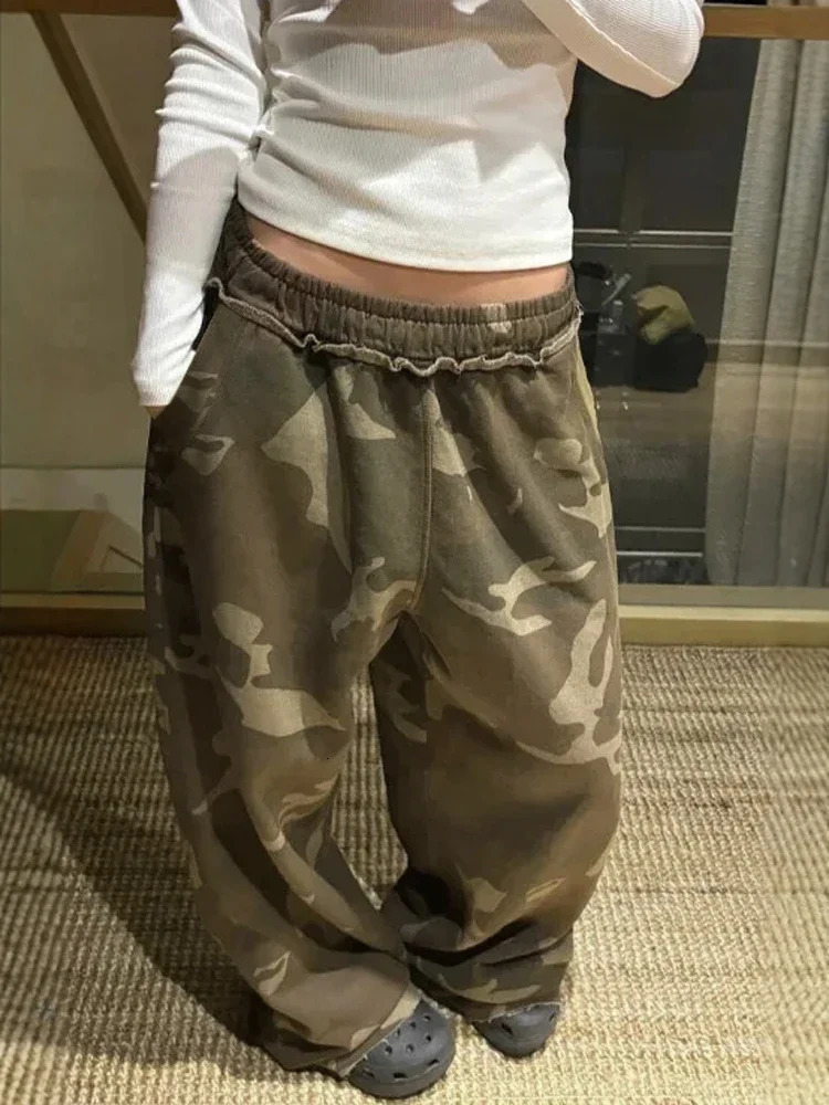 Army Green Camouflage Loose Sweatpants Stylish Street Straight Leg Sweatpants Harajuku Style Hip Hop Y2k Pants Streetwear 251226