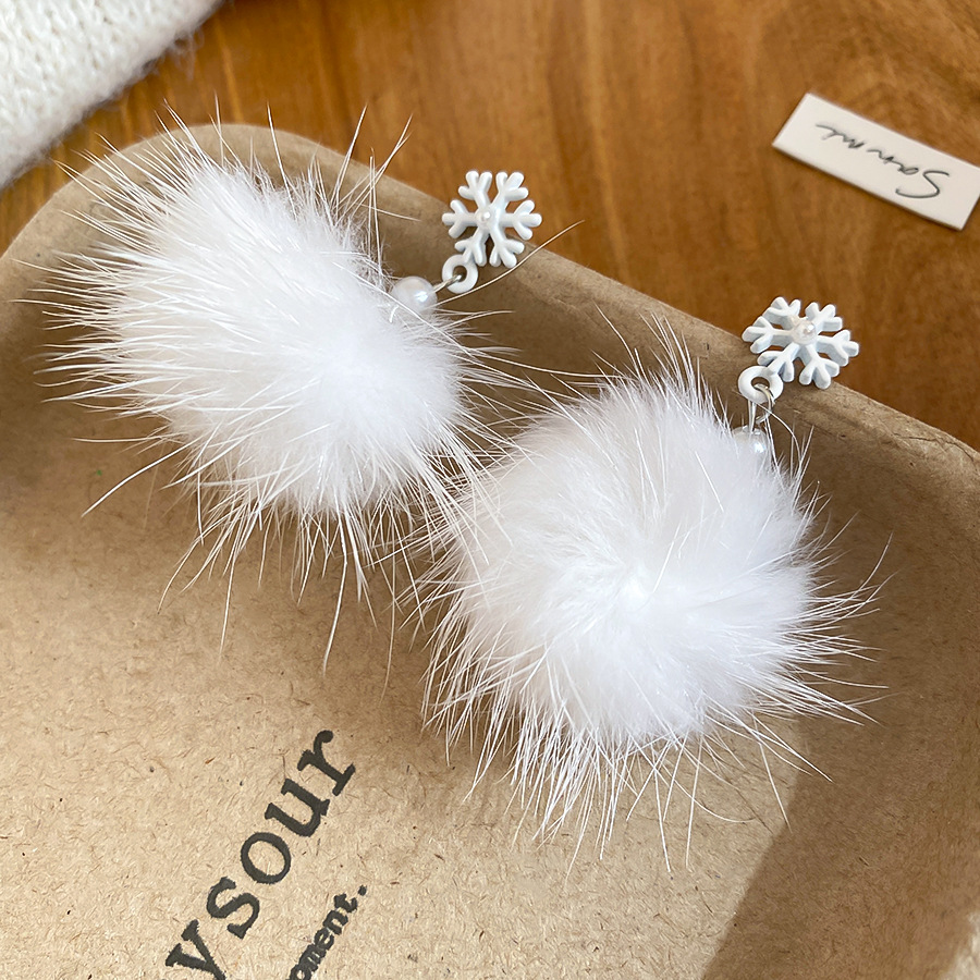Silver needle snowflake wool ball pendant pearl earrings autumn and winter elegant temperament high-end earrings light luxury niche earrings women
