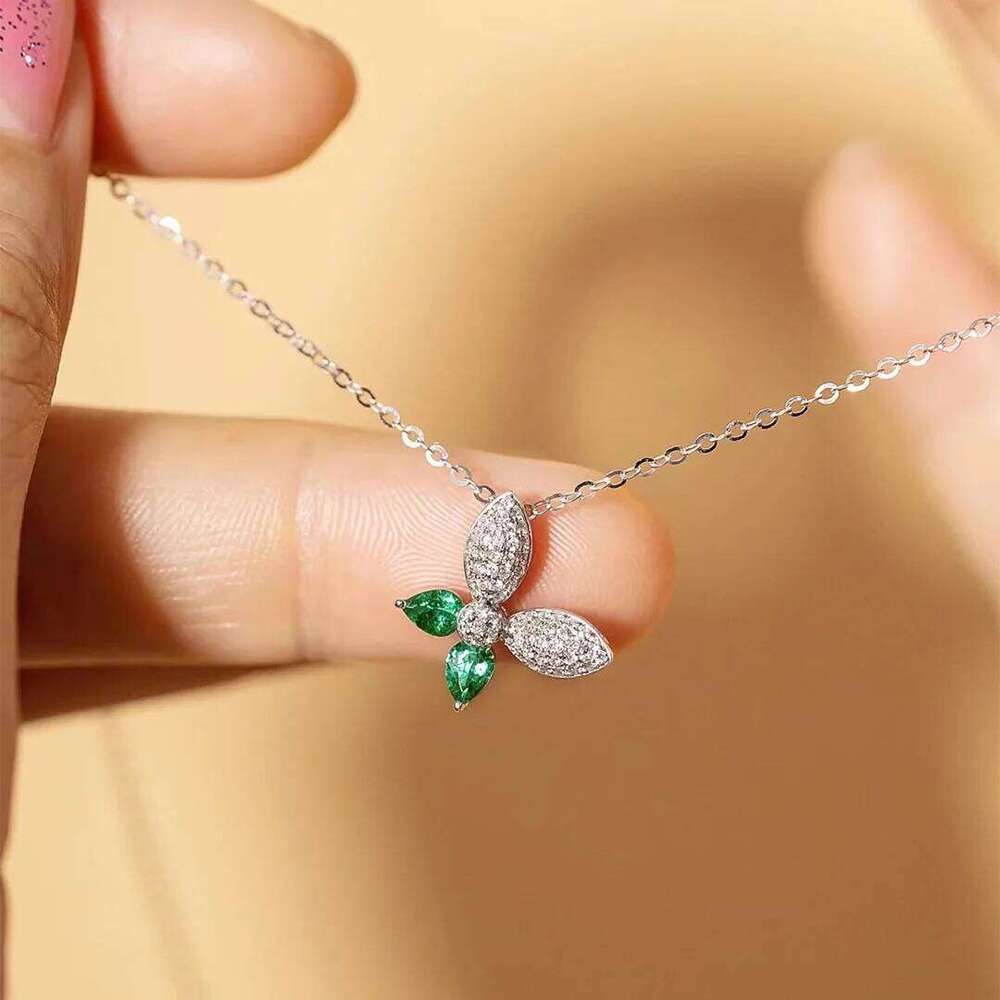 Luxury For Women Fashion Butterfly Necklace Shiny Inlaid Green Zircon Pendant New 925 Stamp Jewelry Party Ornament