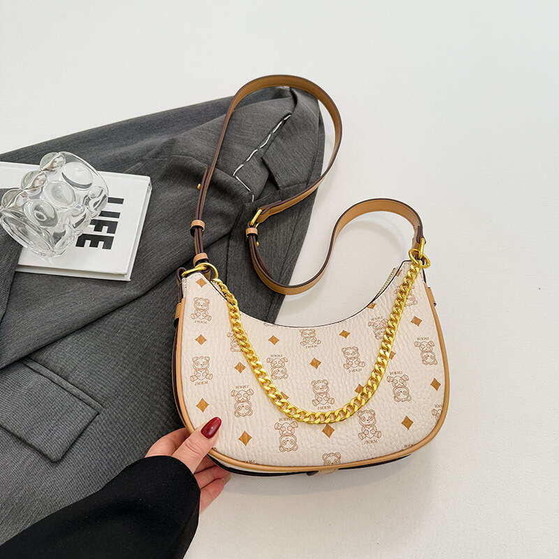 High-End Small for Women 2026 New Fashion Crescent Chain Elegant Versatile Shoulder Crossbody Bag