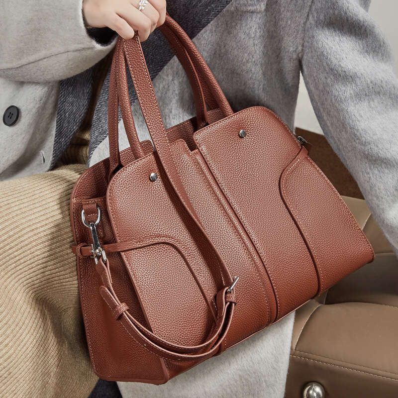 Luxury Shoulder Bags Totes Hobo Winter New Top Layer Cowhide Large Capacity Handbag Crossbody Cross Border Smiley Shell Genuine Leather Women S Bag SE