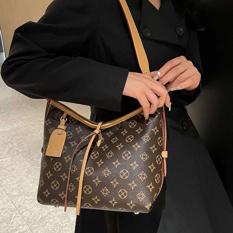 Single-shoulder armpit large capacity women's new temperament one-shoulder commuting crossbody printed tote trendy bag Niche design sense vintage