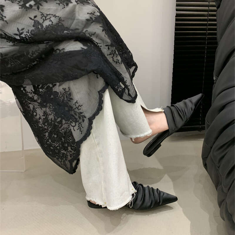 Fashion Pointed Soft Sole Closed-Toe Outdoor Half Slippers for Women 2026 New Flat Casual Daily Niche Backless Sandals