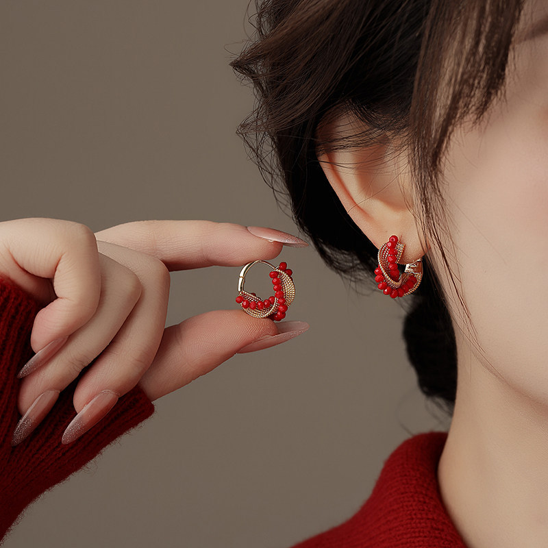 New crystal bead twisted ear buckle, personalized fashion design, niche temperament earrings, light luxury high-end earrings