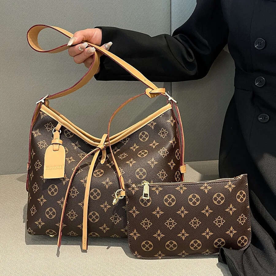 Single-shoulder armpit large capacity women's new temperament one-shoulder commuting crossbody printed tote trendy bag Niche design sense vintage