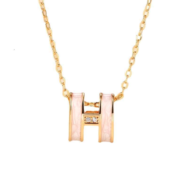 TikTok Gold-Plated Exquisite White Mother-of-Pearl H Necklace for Women, Niche Minimalist Style, Ins High-End Sense, Elegant Internet Celebrity Clavic