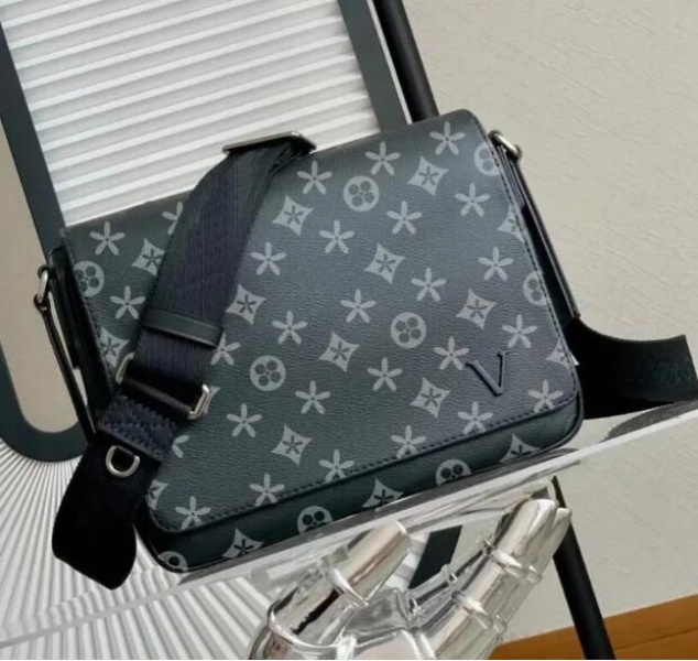 fashion trio outdoor Waistpacks Luxury Designer Bag Womens satchel mens Clutch handbag CrossBody Totes bumbag Chest pack Leath lvslys sacoche homme luxe sac man