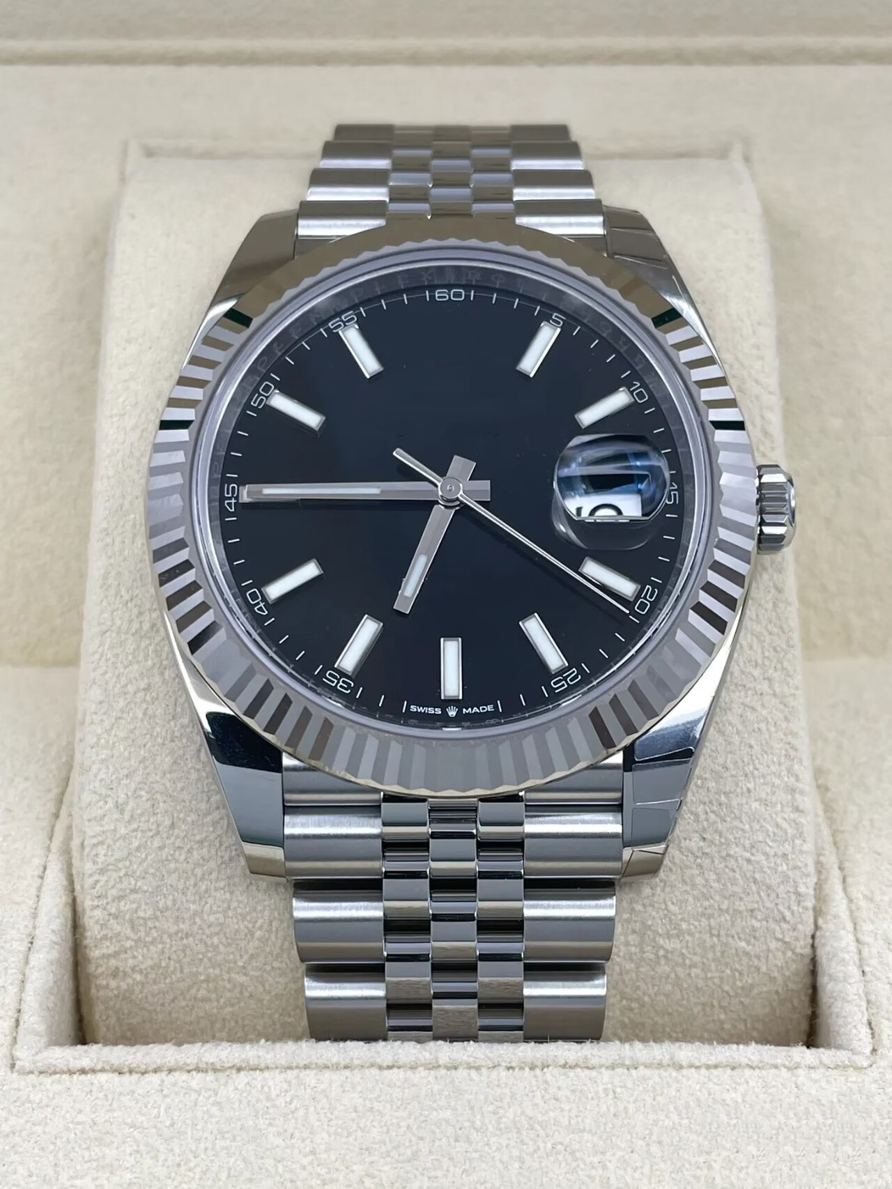 Luxurious Men's 41mm Auto-Dial Wristwatch Featuring a Stylish Simplicity and Advanced Perpetual Calendar Functionality