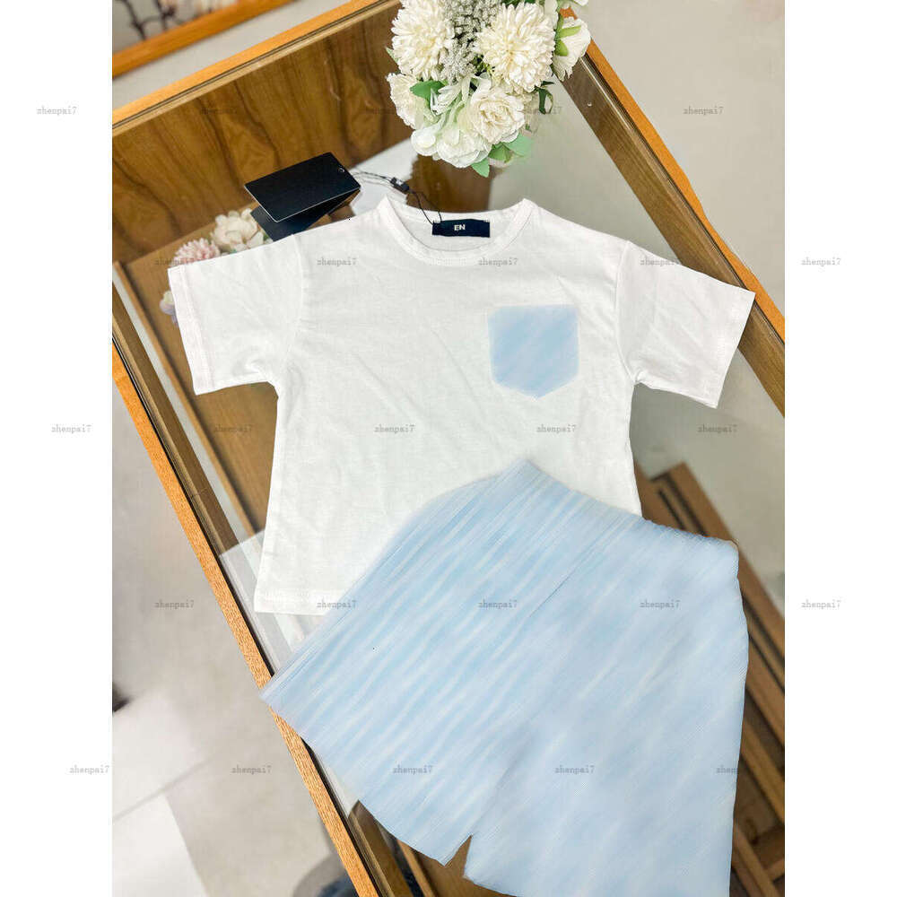 Top baby T-shirt set Pocket decoration boys tracksuits kids designer clothes Summer T-shirt and letter print shorts A161X05N043