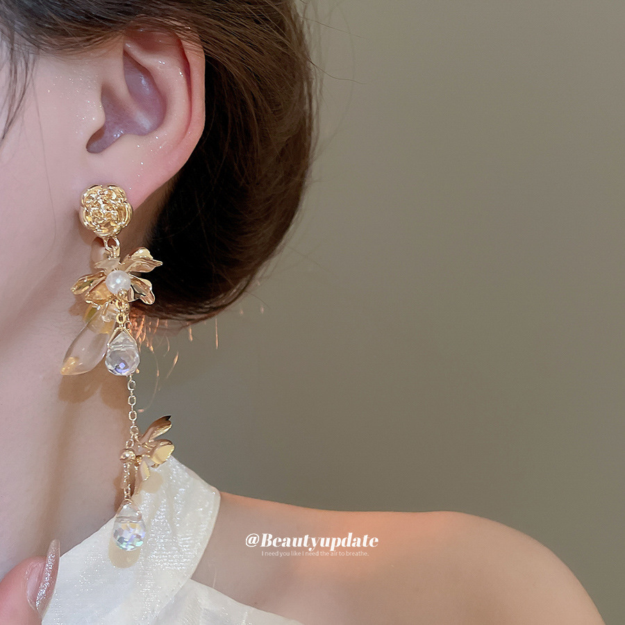 Silver needle golden flower pearl tassel earrings, European and American retro ear studs, light luxury high-end ear jewelry, designer niche style