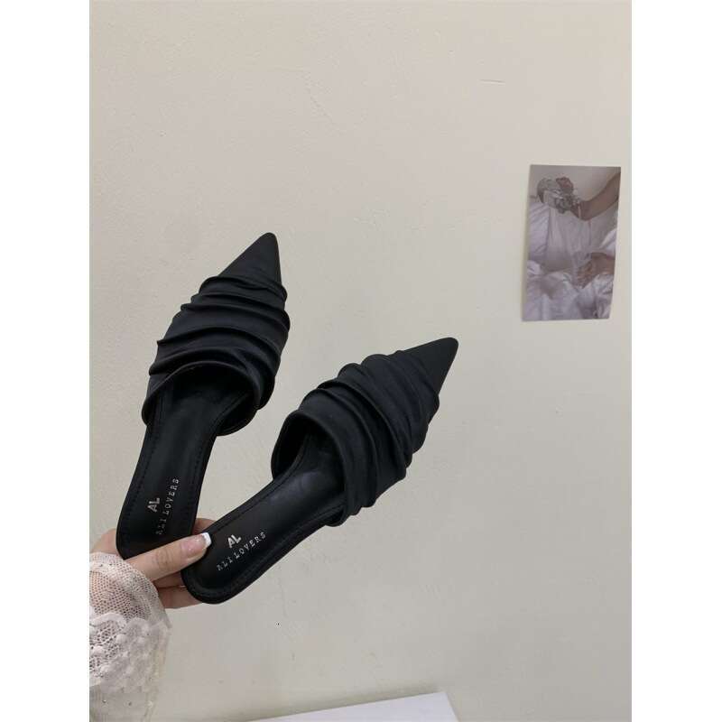 Fashion Pointed Soft Sole Closed-Toe Outdoor Half Slippers for Women 2026 New Flat Casual Daily Niche Backless Sandals