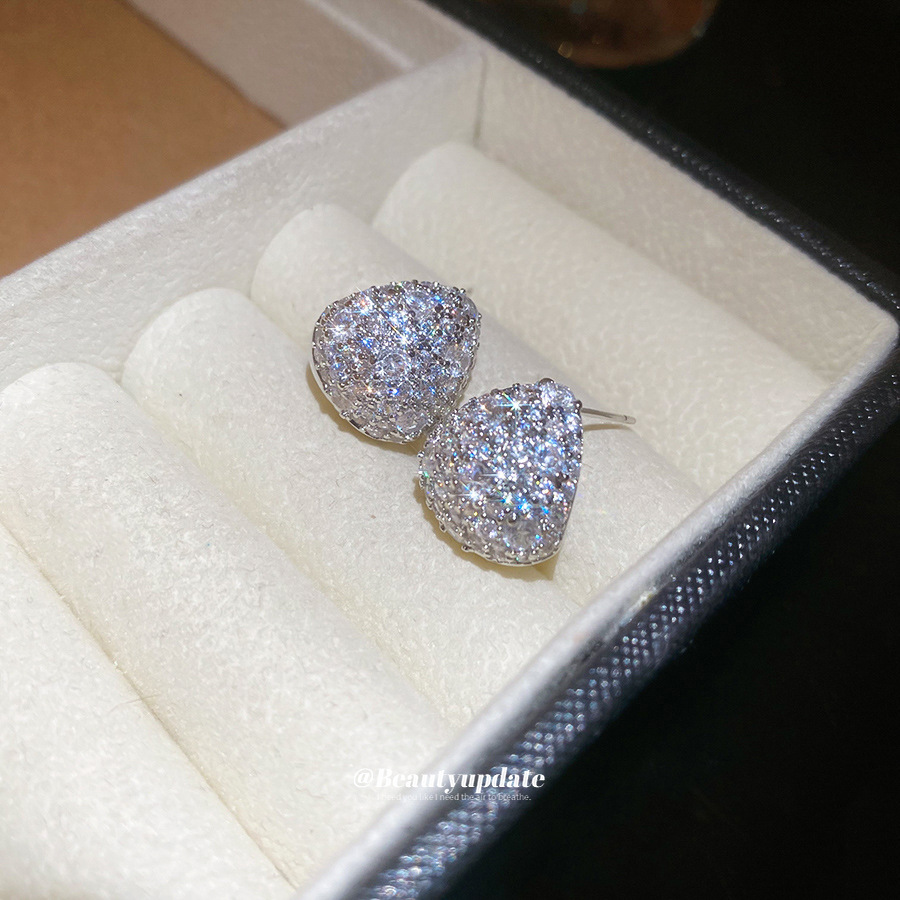 Silver needle zircon water drop bead earrings for women, niche, exquisite, fashionable design, light luxury, high-end feel, earrings