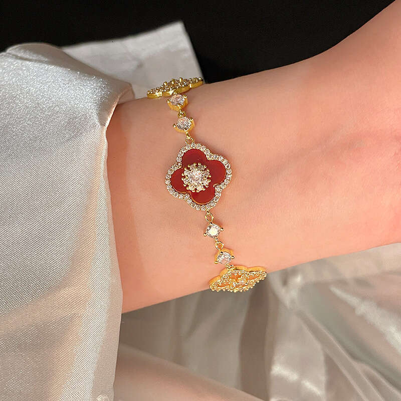 Floral Pattern Bracelet Designer Bracelet Glamorous Metal Accessories