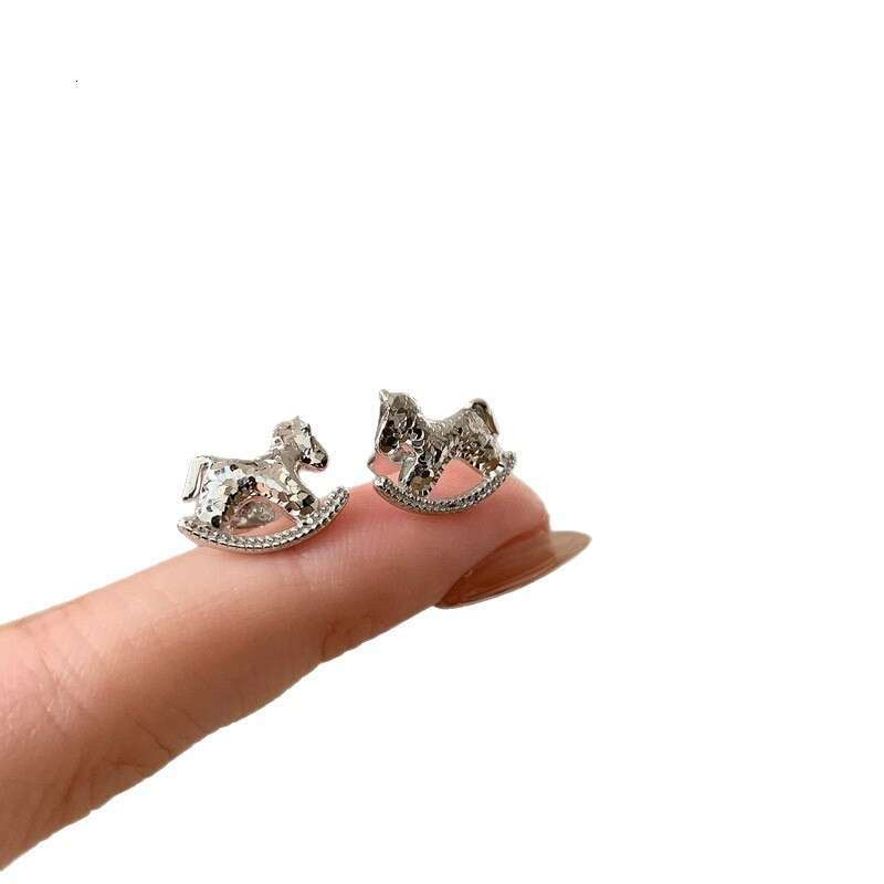 Fish Scale Crushed Ice Small Gold Women, Niche High-end S925 Silver Needle Earrings for Autumn, Winter, New Year, and Year of the Horse