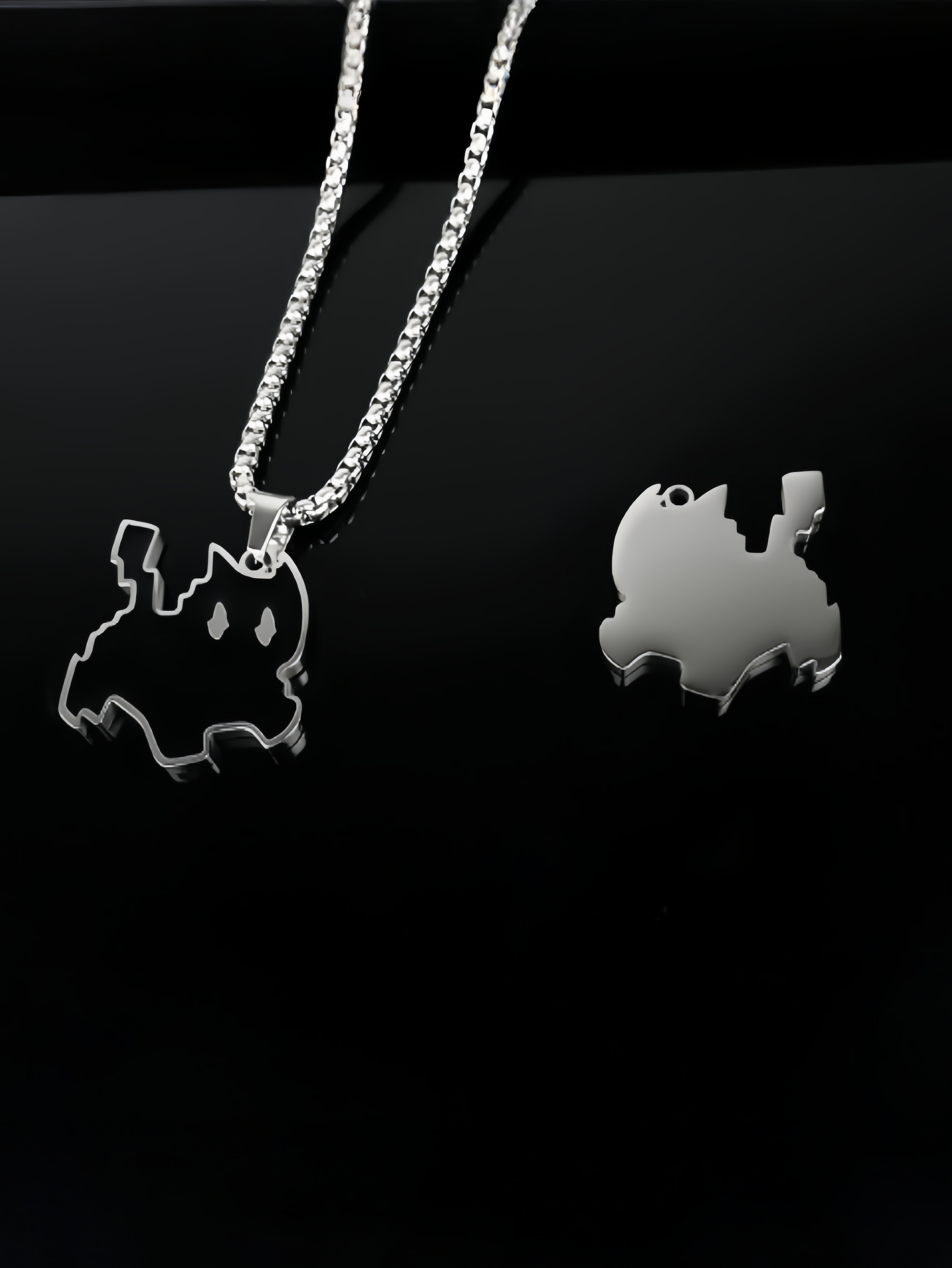 Elegant Edgy Design: Unisex Lightening Cat Emblem Neckpiece with a Sleek Aesthetic Appeal