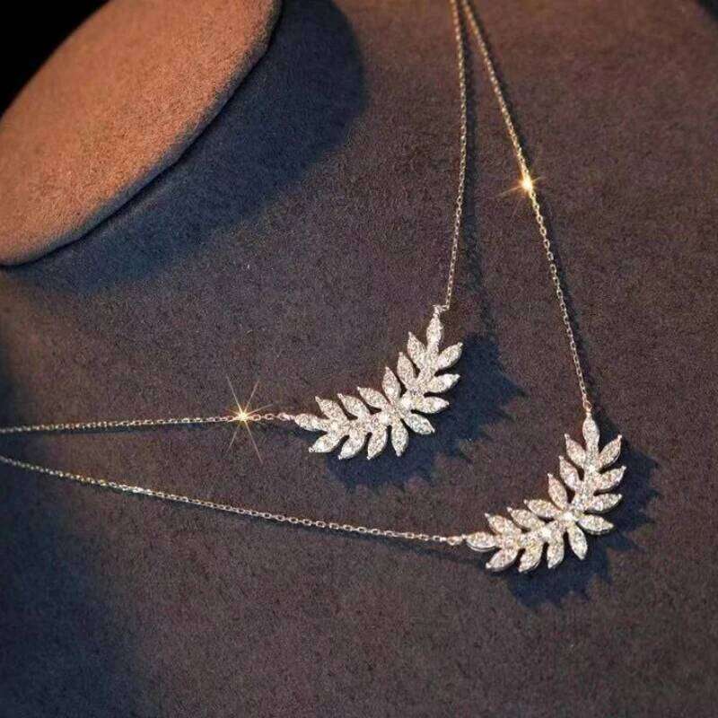 Fashionable Women's 925 Silver Feather Zircon Pendant Necklace Geometric Leaf Shape Simple Clavicle Sweater Chain