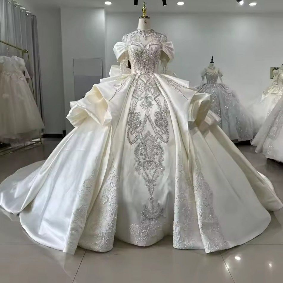 Dazzling Crystals Sequined Ball Gown Wedding Dresses Ivory Satin Embroidery Lace Dubai Arabic Bridal Gowns Princess Puffy Chapel Train Vintage Bride Dress LG0032