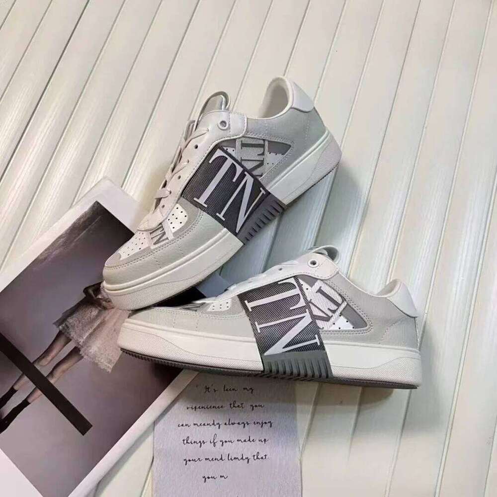 New 2025 V Sneakers Low Top Casual Breathable Platform Lovers White Fashion Athletic Shoes Unisex Lightweight 26M0104