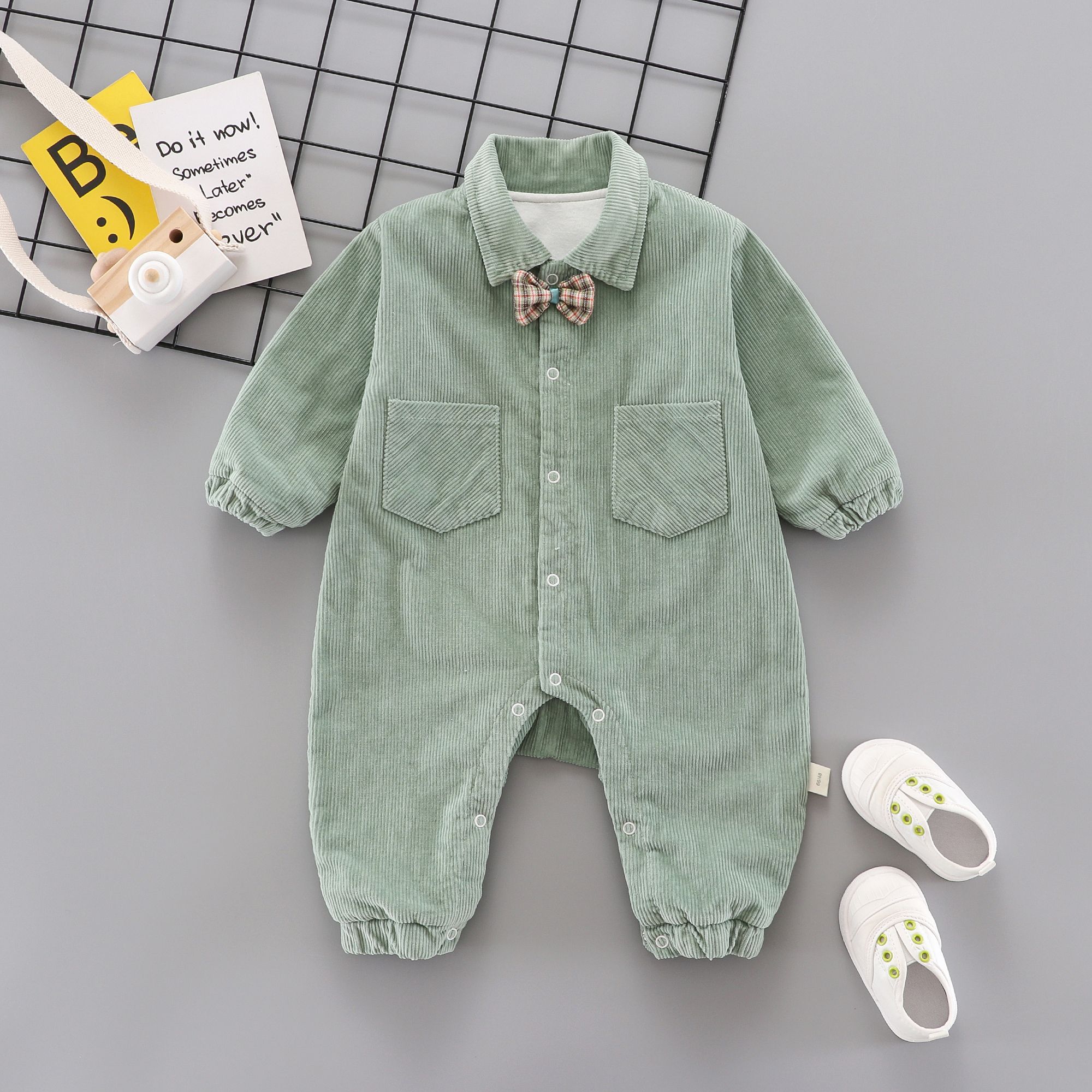 Wholesale of Spring and Autumn New Double layered jumpsuit for men and women, baby clothes, baby jackets, Ha Yi corduroy long sleeved crawling clothes