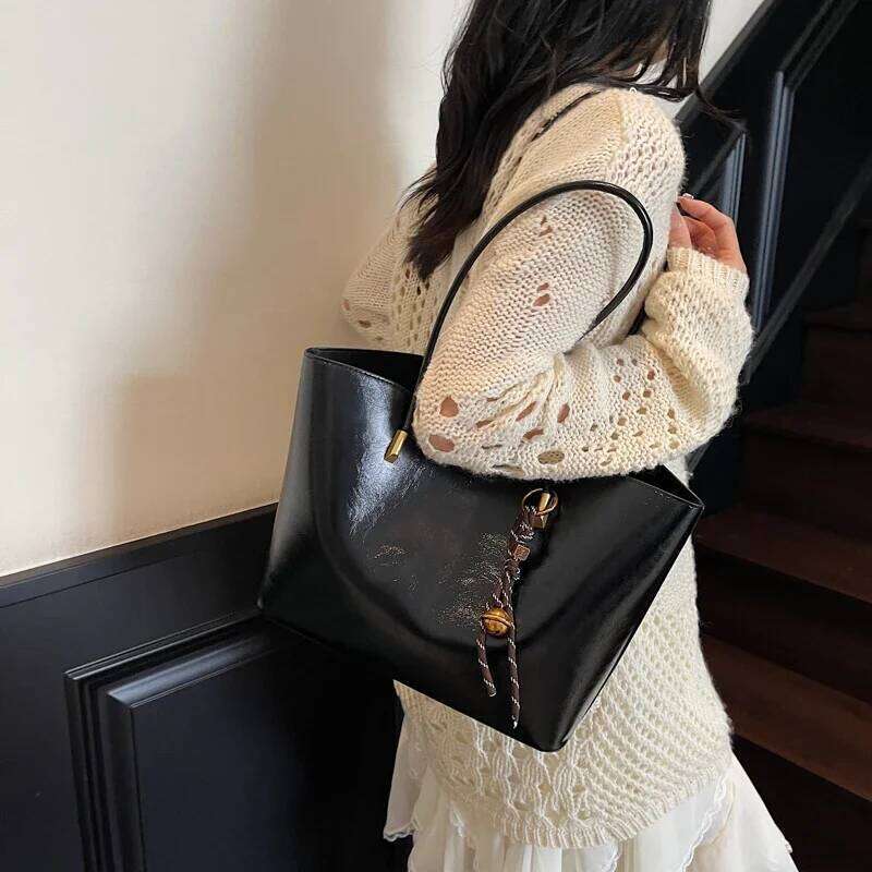 Large Capacity PU Hasp Tote 2026 Fashion Versatile Commuting Women's Shoulder Bags High Quality Sewing Thread