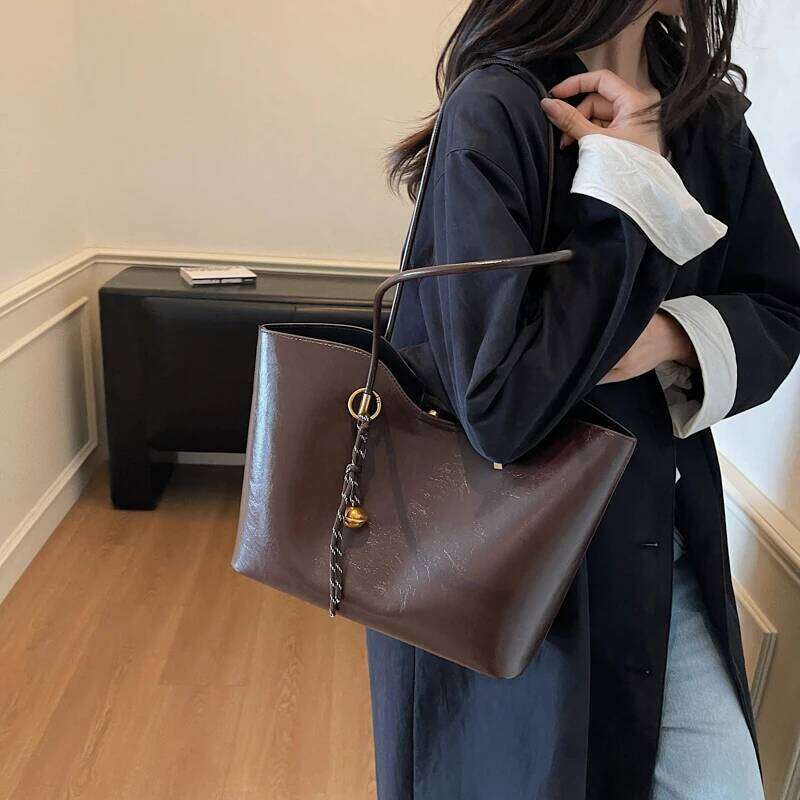 Large Capacity PU Hasp Tote 2026 Fashion Versatile Commuting Women's Shoulder Bags High Quality Sewing Thread