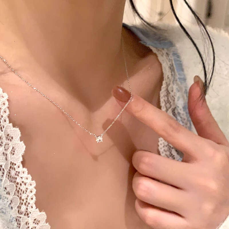 BM Sparkling Cross Necklace Accessory for Women Layered Nose Diamond Clavicle Chain Light Luxury Niche Style Choker Jewelry