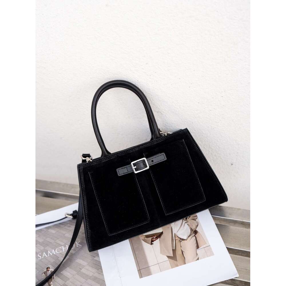 Luxury shoulder bag, handbag Hobo hot item, 2025 early autumn new item, high-end feel, Maillard handbag, simple and versatile commuting crossbody bag 