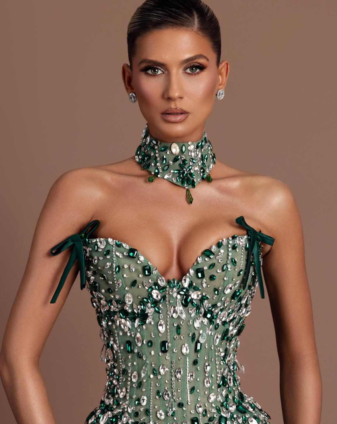 Exquisite Crystal Beaded Mermaid Prom Gown Sexy Strapless Sleeveless Evening Dresses Back Slit Rhinestone Customized Party Dress