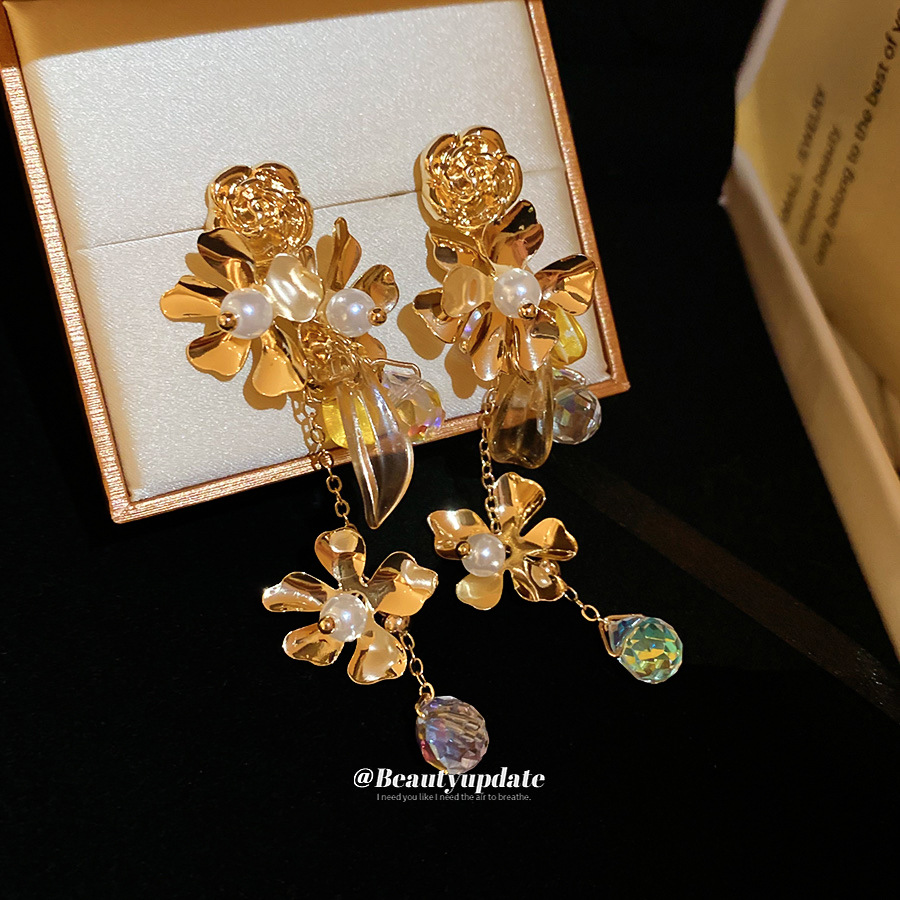 Silver needle golden flower pearl tassel earrings, European and American retro ear studs, light luxury high-end ear jewelry, designer niche style