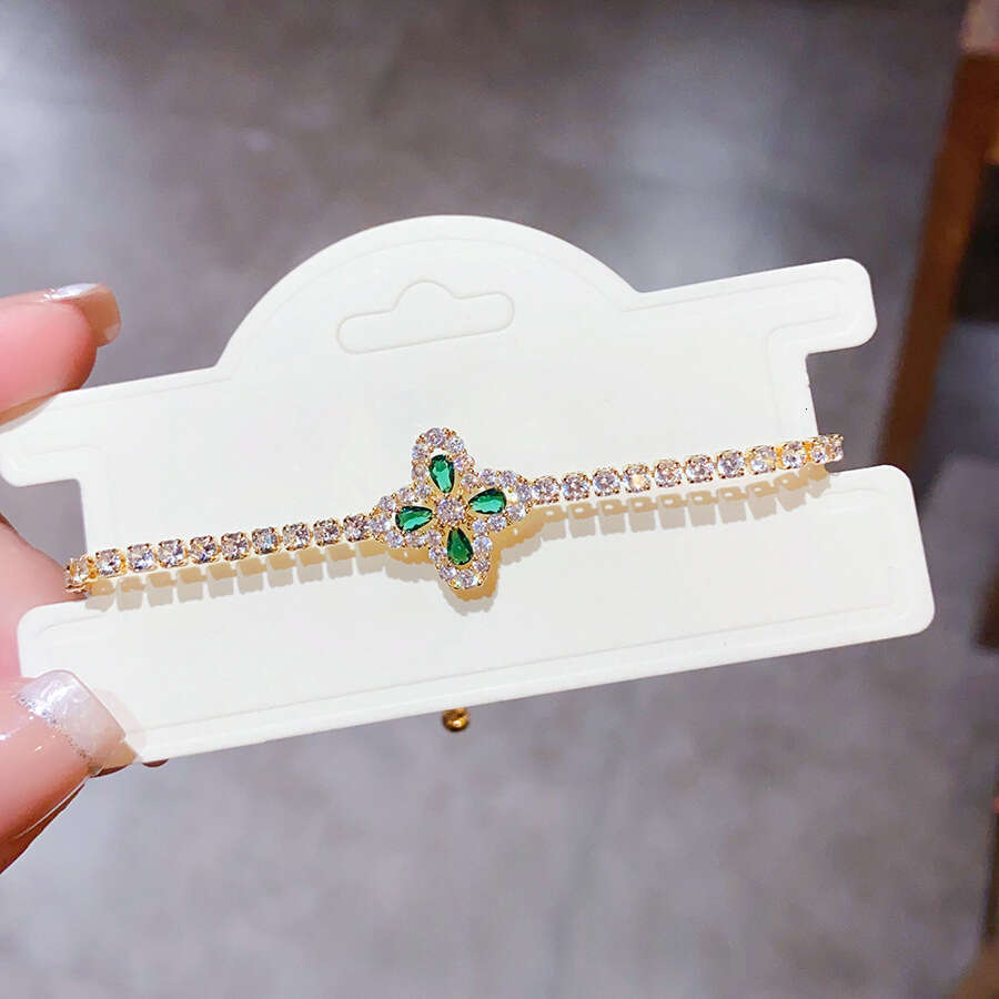 Floral Pattern Bracelet Bracelet Designer Diamond Shaped White Stone Bracelet Shimmering Luxury Women's Bracelet