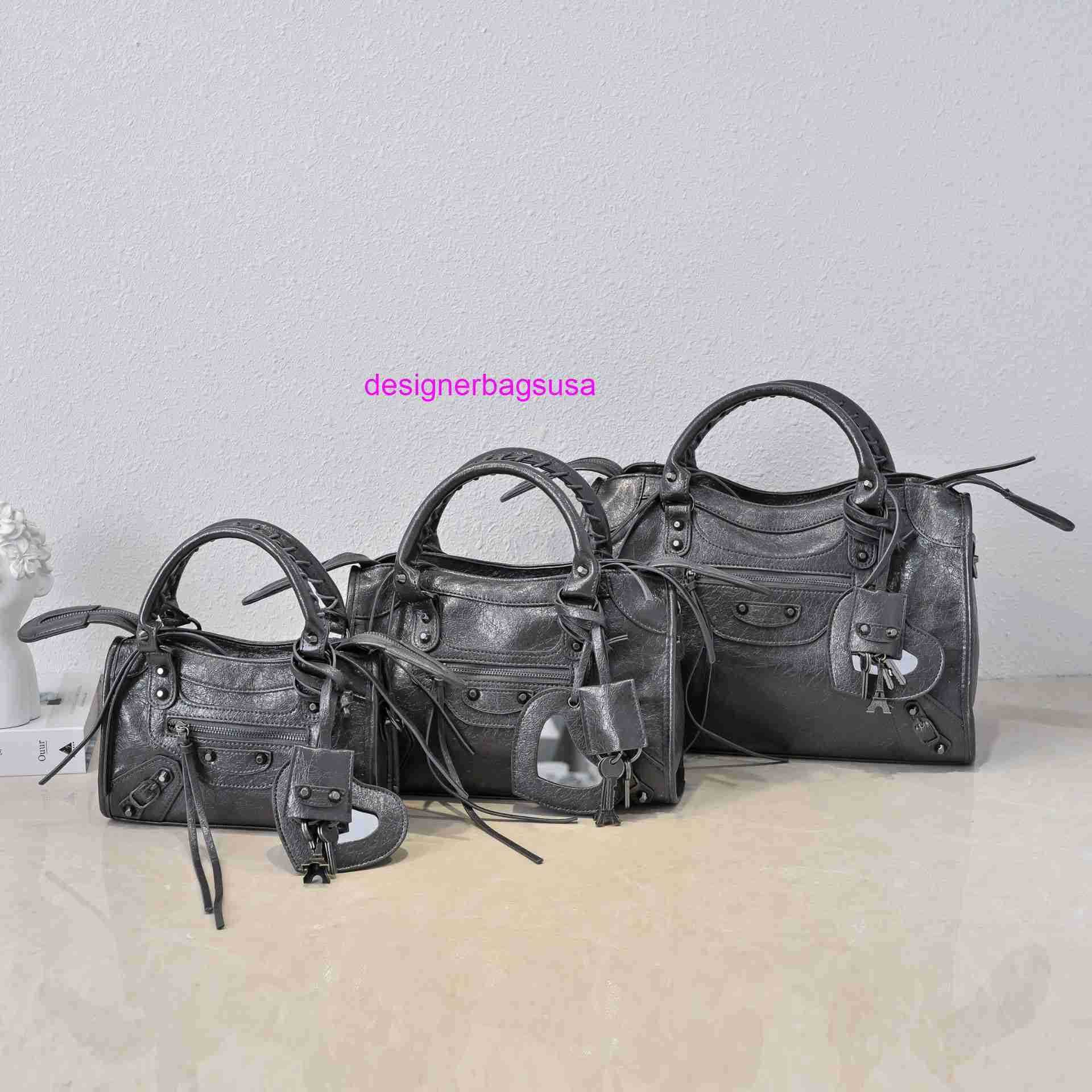 Designer Bag New Oil Leather Fabric High-end Classic City Motorcycle Bag Large Black Studded Handbag Shoulder Handly26 AOQI