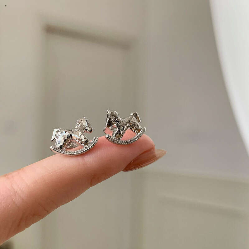 Fish Scale Crushed Ice Small Gold Women, Niche High-end S925 Silver Needle Earrings for Autumn, Winter, New Year, and Year of the Horse