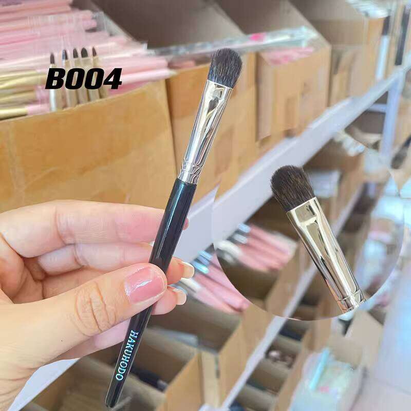 Hakuhodo makeup Brush Cosmetic Brush Squirrel B004 Blending Medium Eyeshadow Animal Hair Makeup Brush Beauty Tools