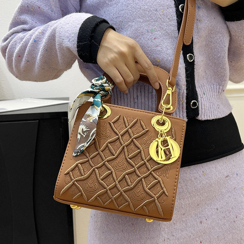 Pressed Silk Scarf Princess Diana Bag Handbag New Autumn Winter Fashion Versatile Women's Shoulder Crossbody Bag Small