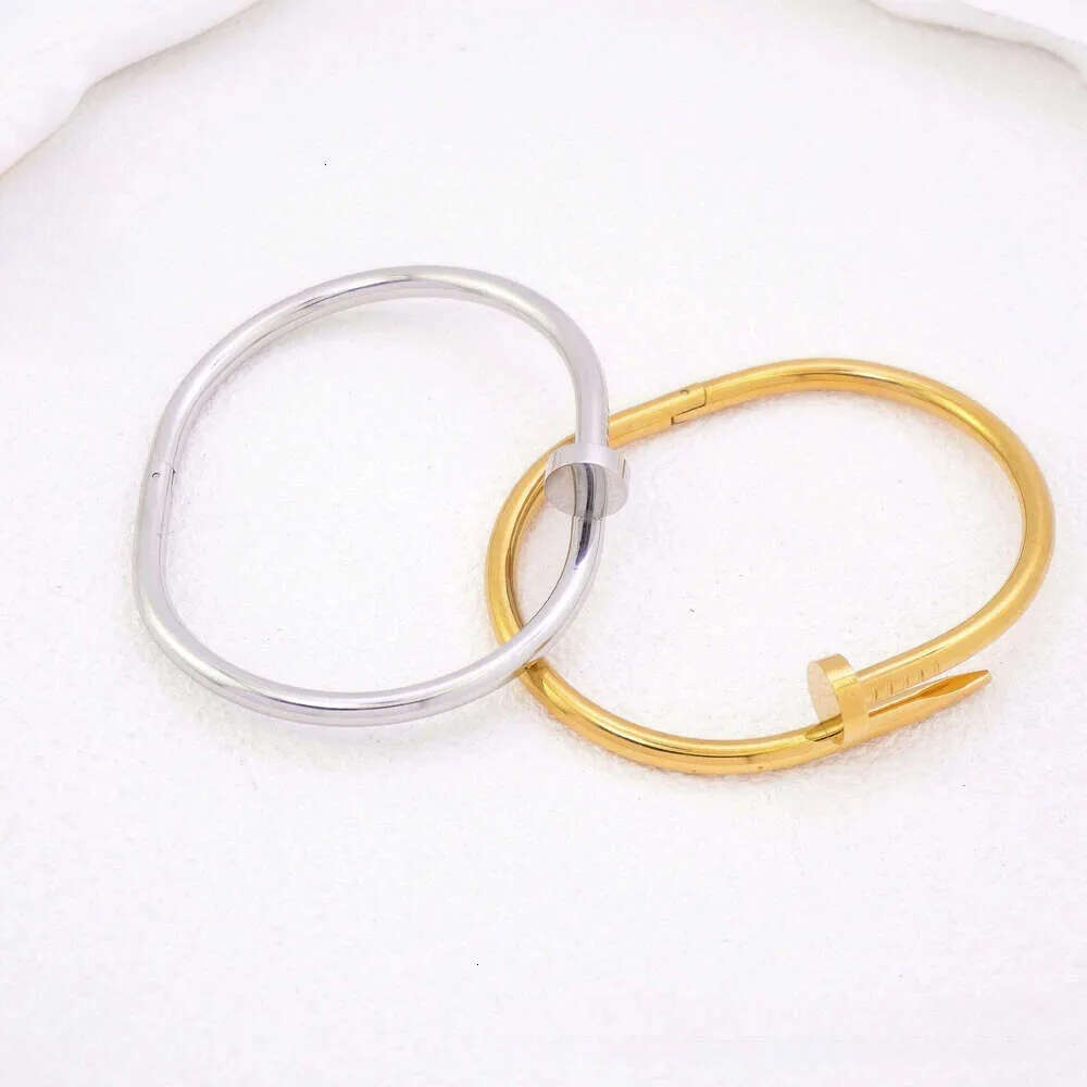 Designer Jewellery 18K Gold Snap Button Round Smooth Clasp Cuff Bracelet European American INS Trendy Style for Versatile Occasion Gift Textured Elegant Accessory
