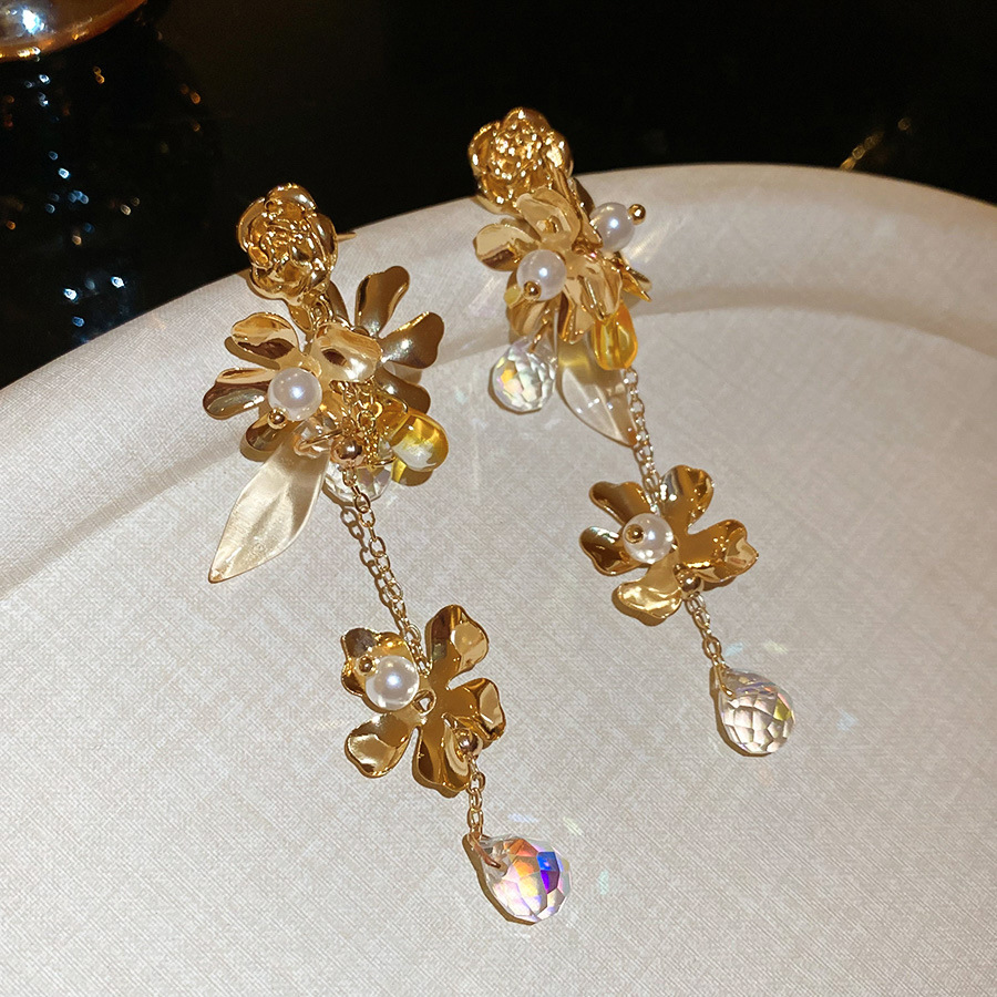 Silver needle golden flower pearl tassel earrings, European and American retro ear studs, light luxury high-end ear jewelry, designer niche style