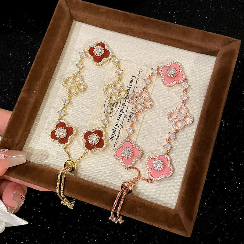 Floral Pattern Bracelet Designer Bracelet Glamorous Metal Accessories